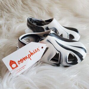 Oomphies River Boys Marble Swirl Hook & Loop Water Sandal SZ 8C